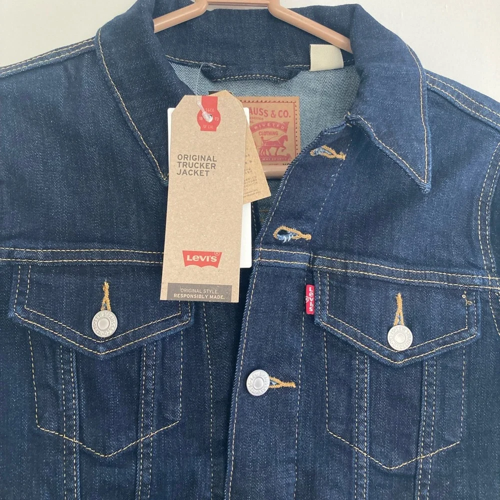 [ ₹900 ] Levis Women Denim Jacket - Picture 3 of 5